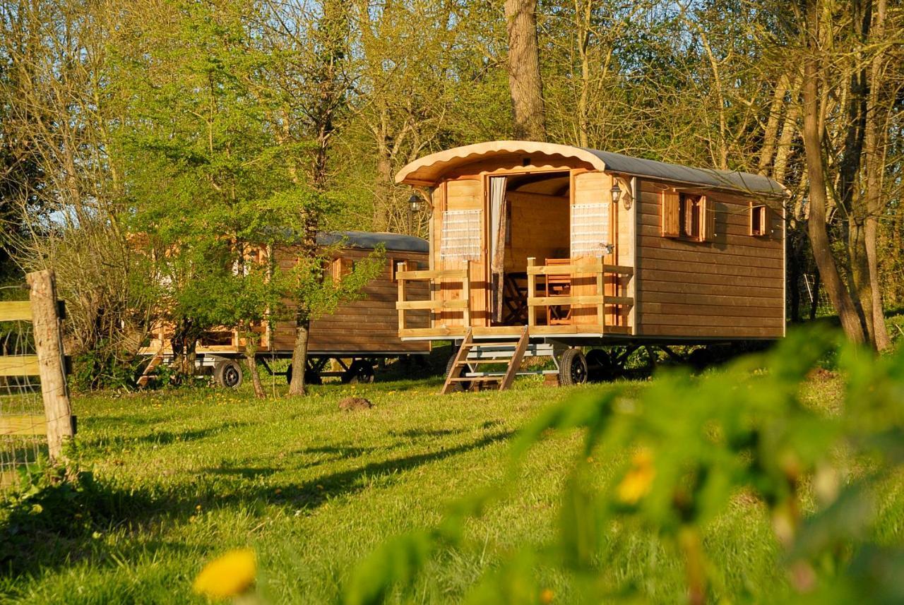La Ferme Du Marais Poitevin - Roulotte Hotel Benet Exterior foto